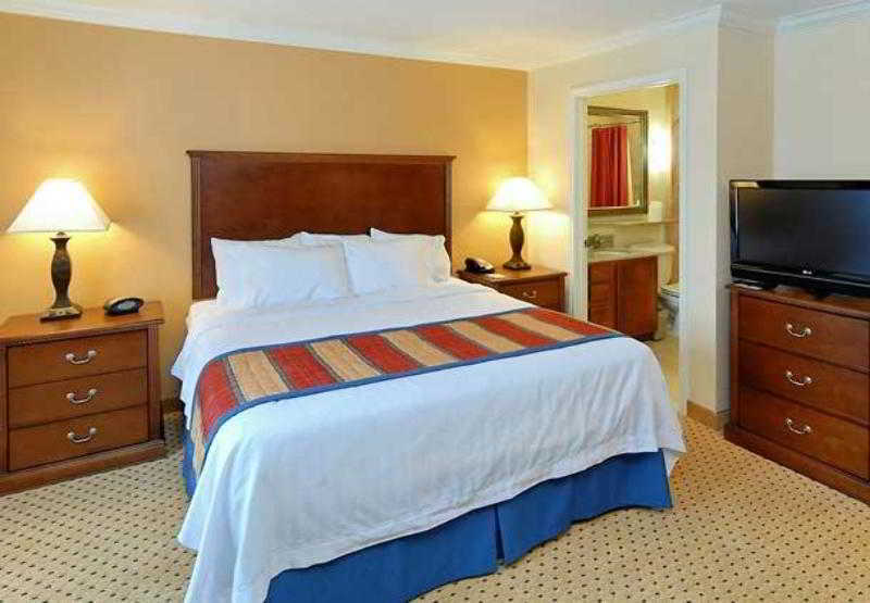 Towneplace Suites Houston North/Shenandoah Bagian luar foto