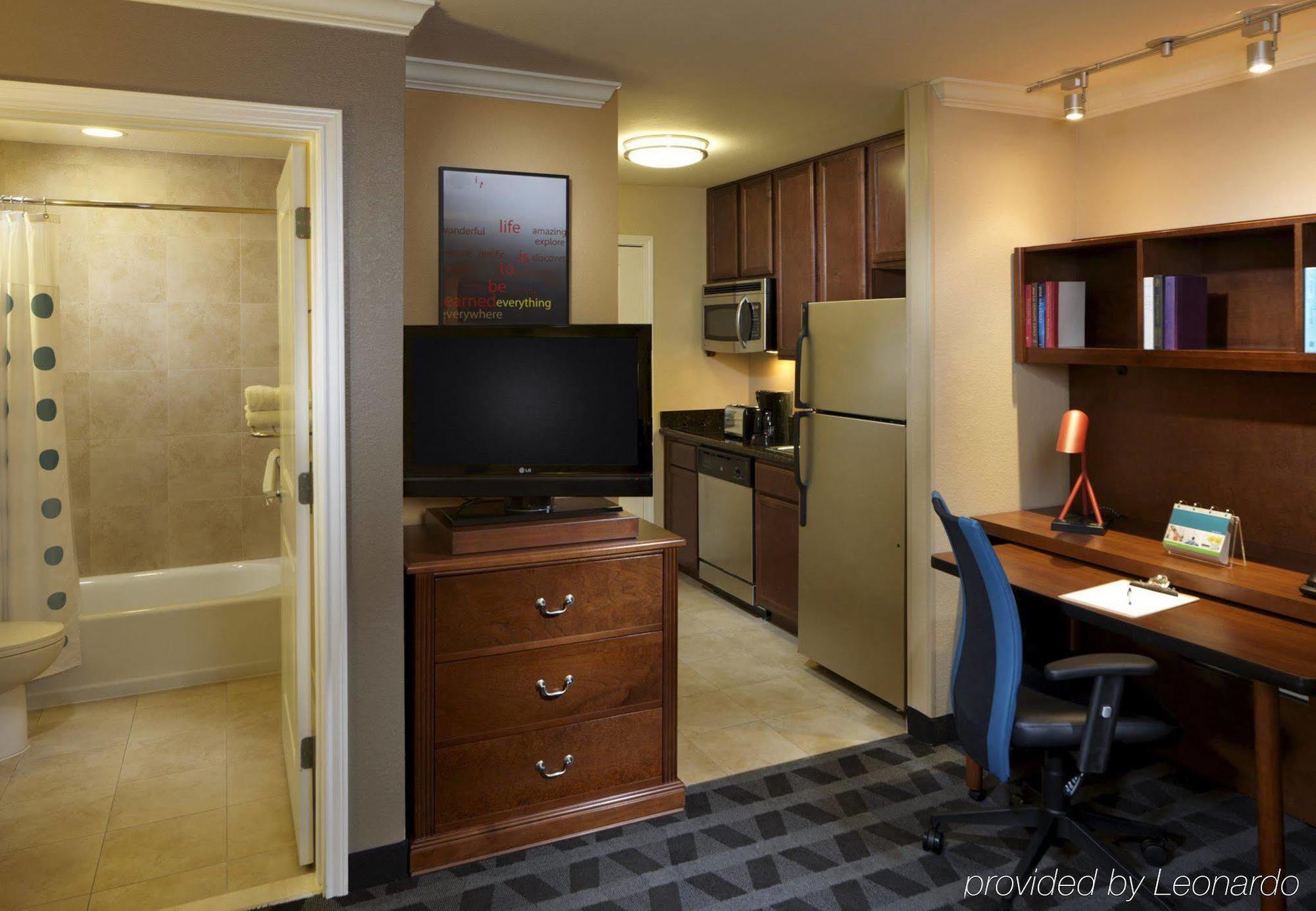 Towneplace Suites Houston North/Shenandoah Bagian luar foto
