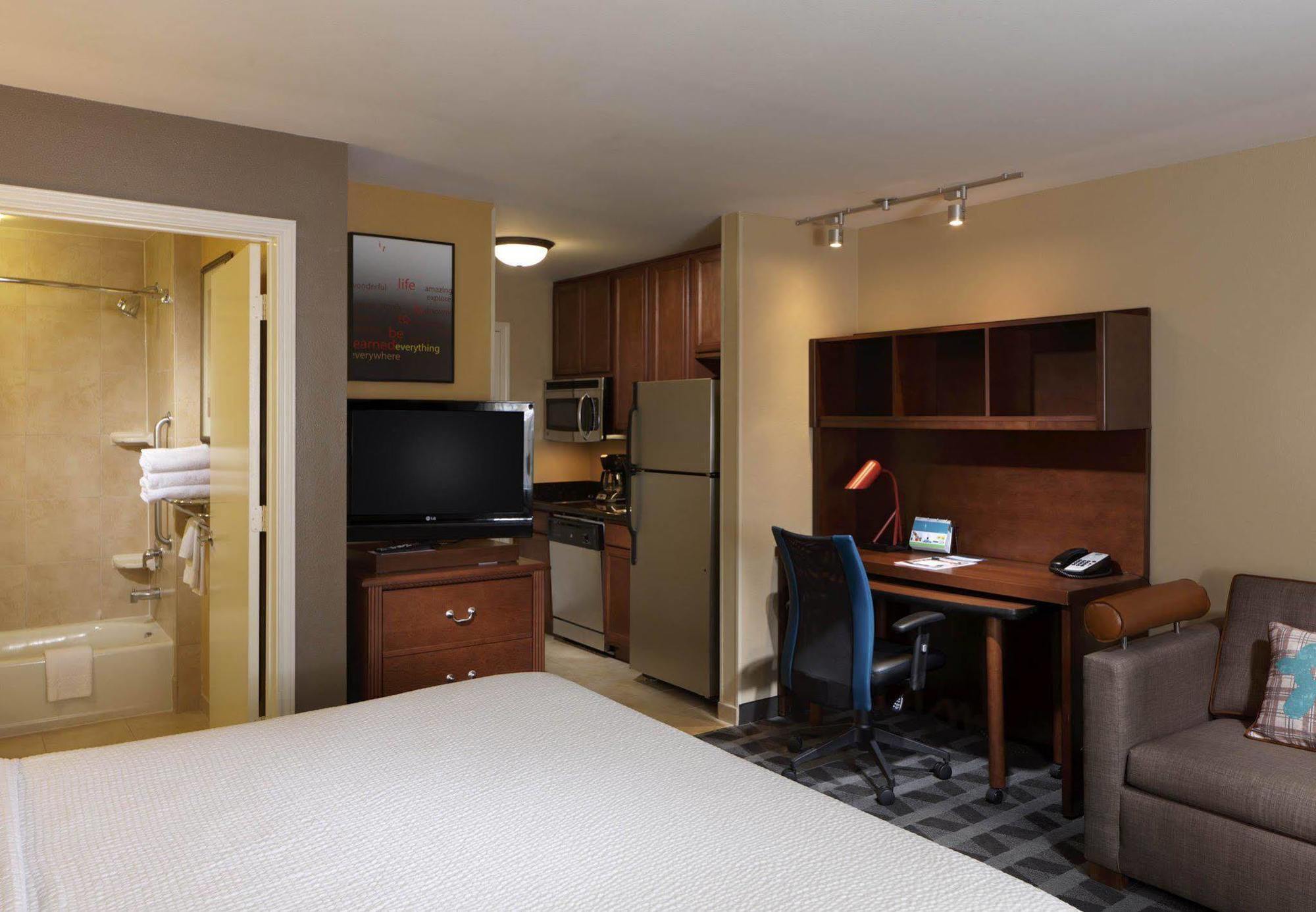 Towneplace Suites Houston North/Shenandoah Bagian luar foto