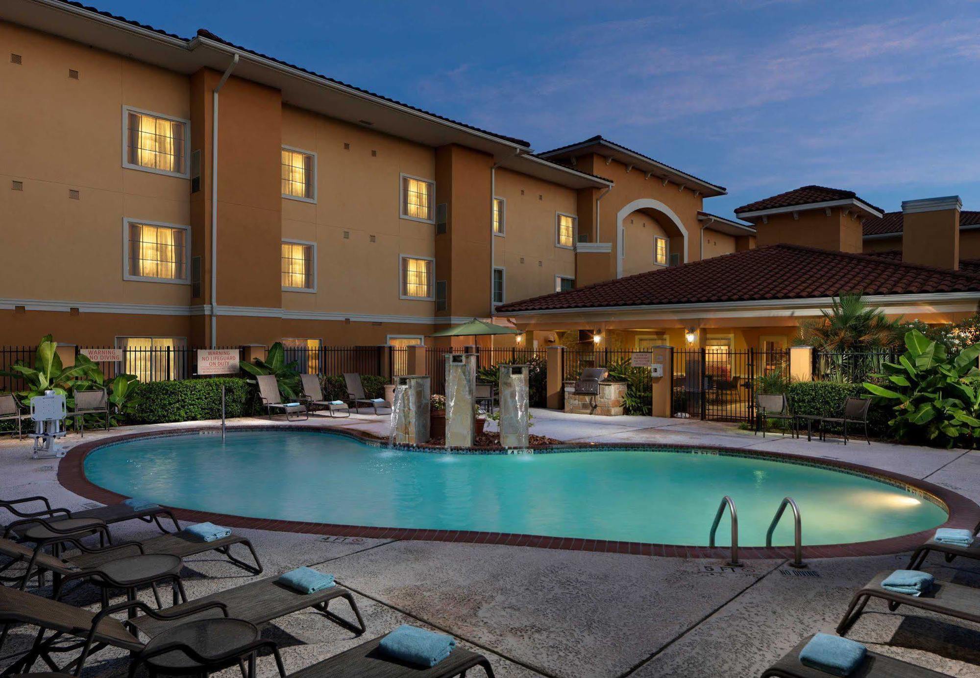 Towneplace Suites Houston North/Shenandoah Bagian luar foto